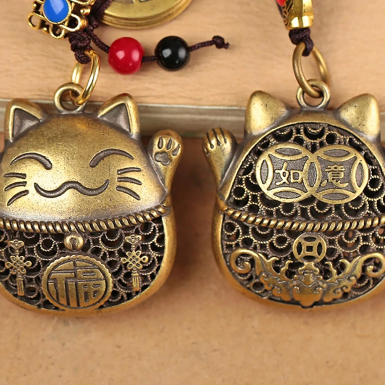 Brass Maneki Neko Lucky Cat Keychain with Feng Shui Coins, Maneki Neko Statue Good Luck Charms Lucky Tassel