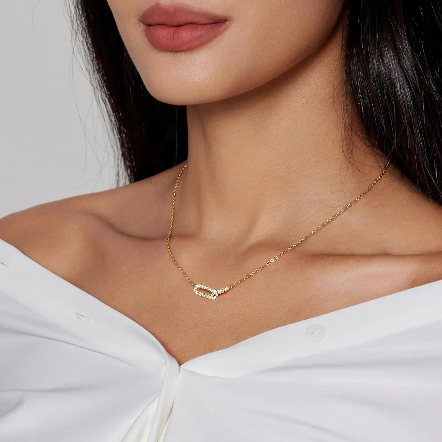 Diamond Pendant Necklace for Women, Dainty Gold Necklace 18k Gold Plated Paperclip Choker Necklaces Cute Open Oval Necklaces Simple Gold Necklace Jewelry Gifts for Women Trendy