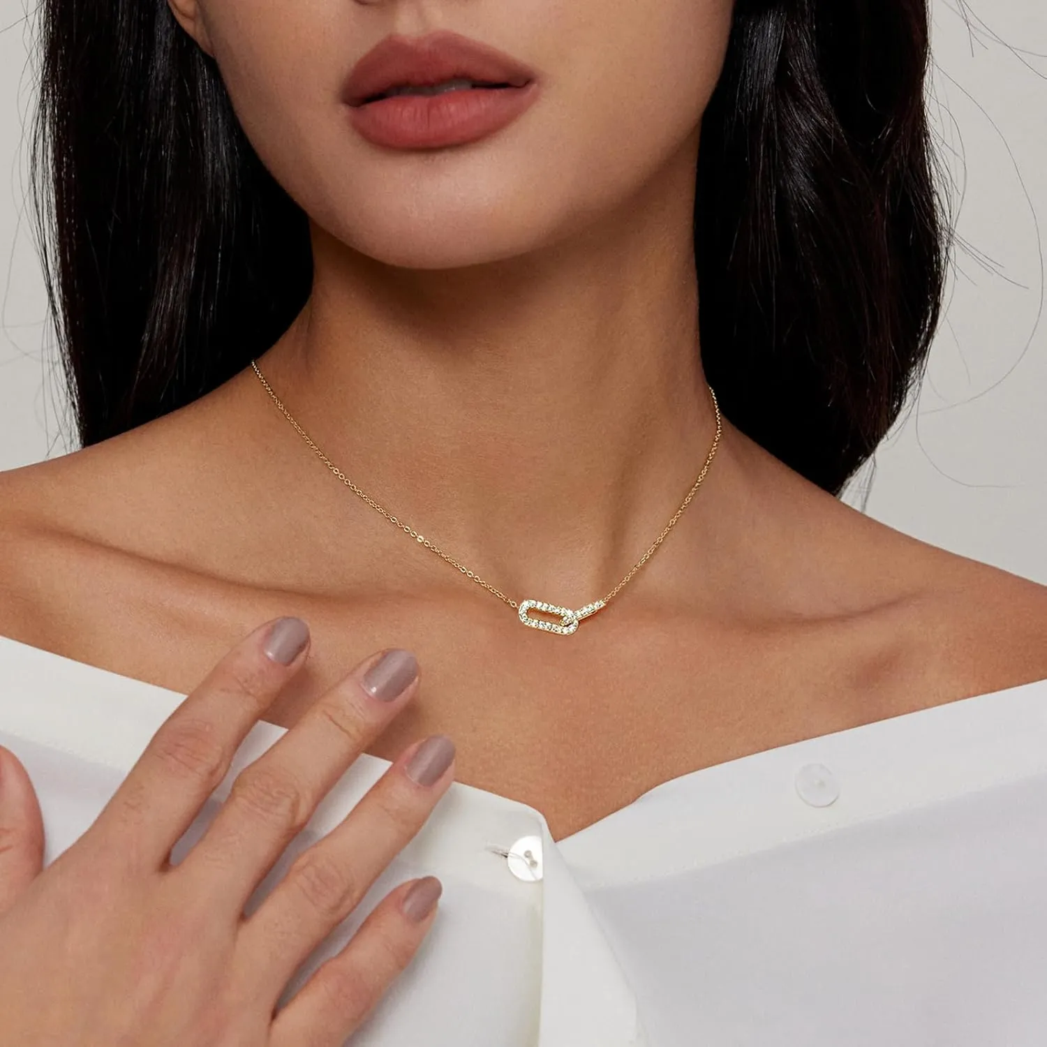 Diamond Pendant Necklace for Women, Dainty Gold Necklace 18k Gold Plated Paperclip Choker Necklaces Cute Open Oval Necklaces Simple Gold Necklace Jewelry Gifts for Women Trendy