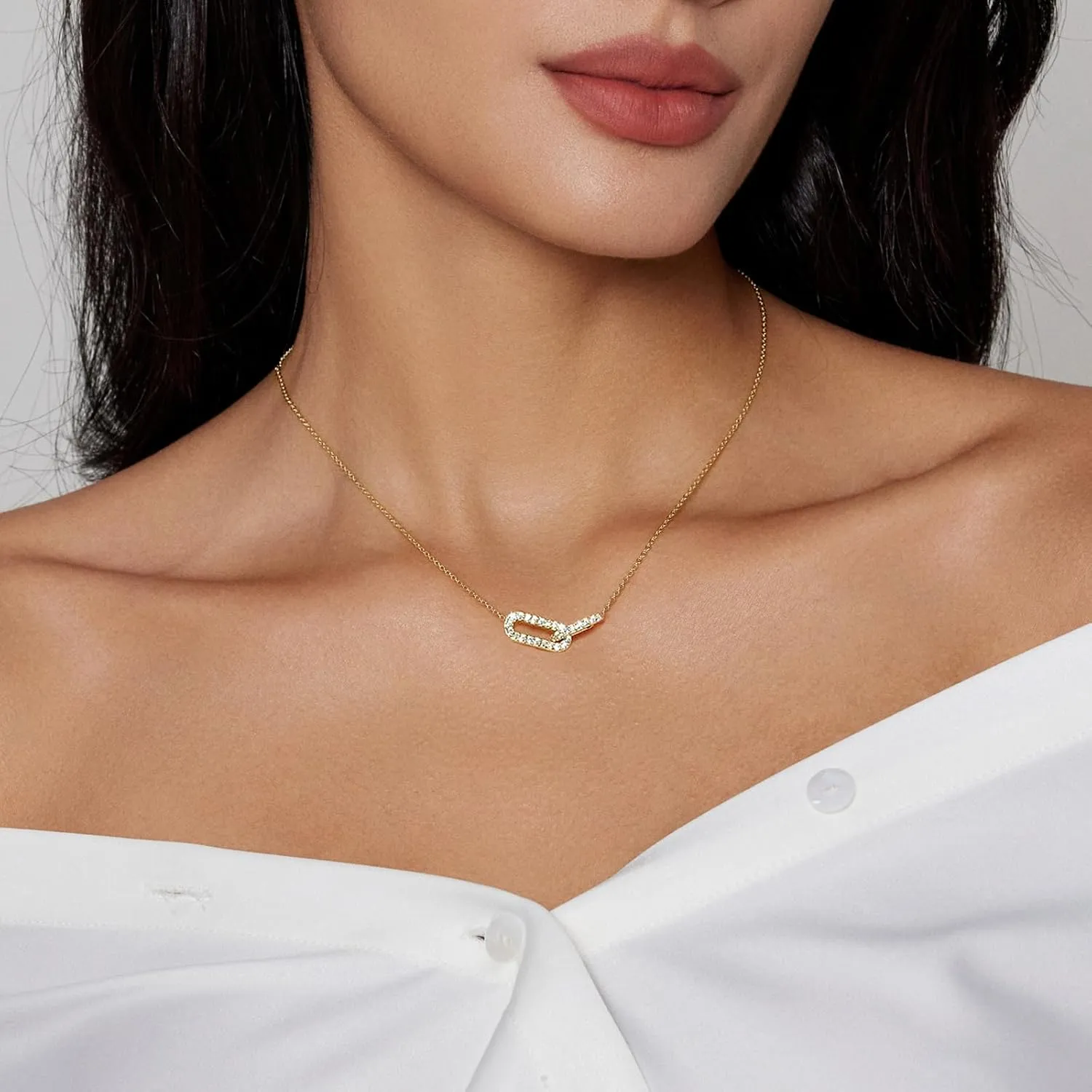 Diamond Pendant Necklace for Women, Dainty Gold Necklace 18k Gold Plated Paperclip Choker Necklaces Cute Open Oval Necklaces Simple Gold Necklace Jewelry Gifts for Women Trendy