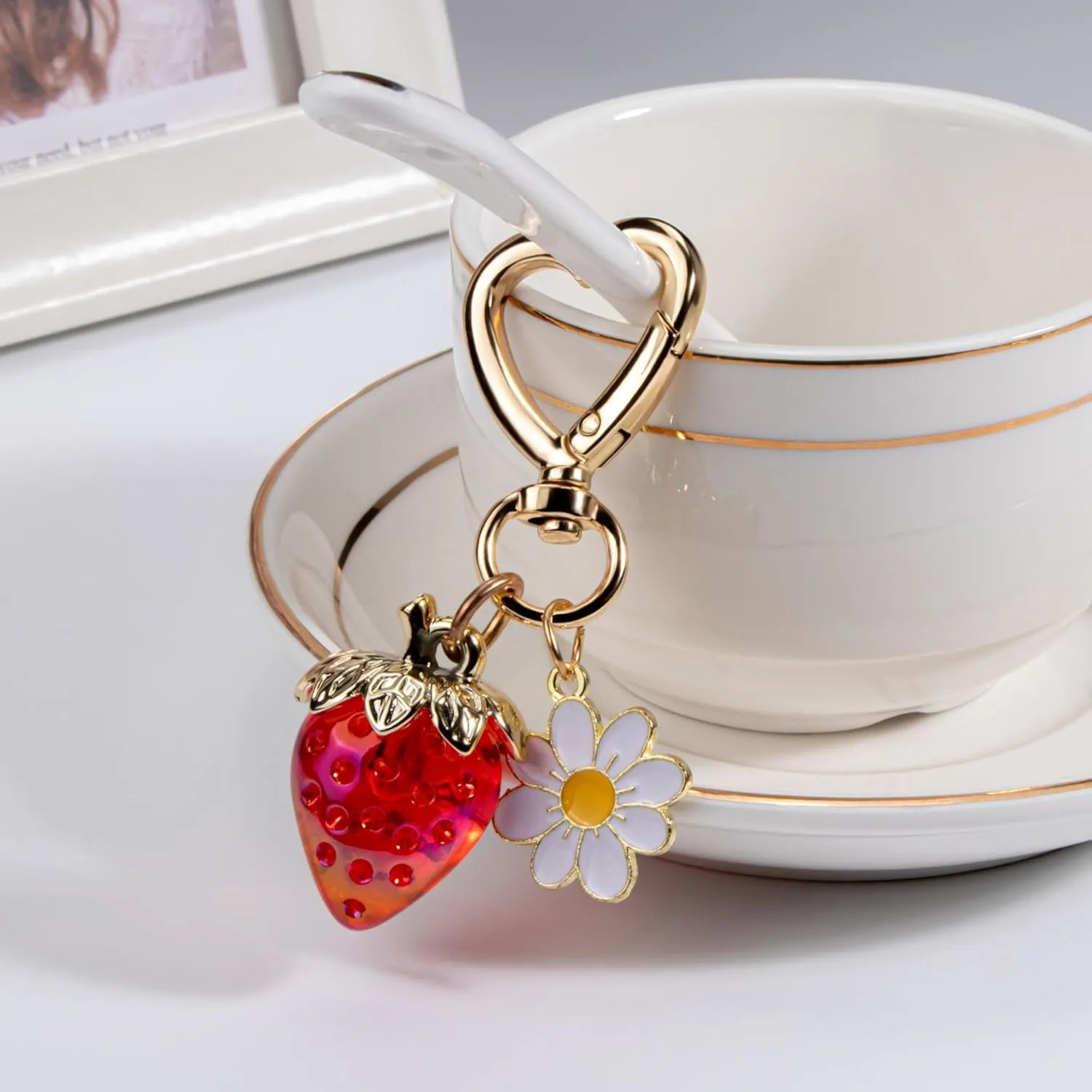 Wikavanli Cute Strawberry Keychain,Bag Charms,Kawaii Heart Flower Daisy Key chains Accessories Decor for Women Girls Purse